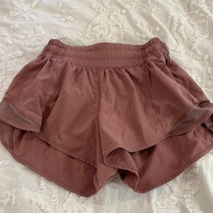 Lulu lemon hottie hot short 2.5 inseam size 2 color pink